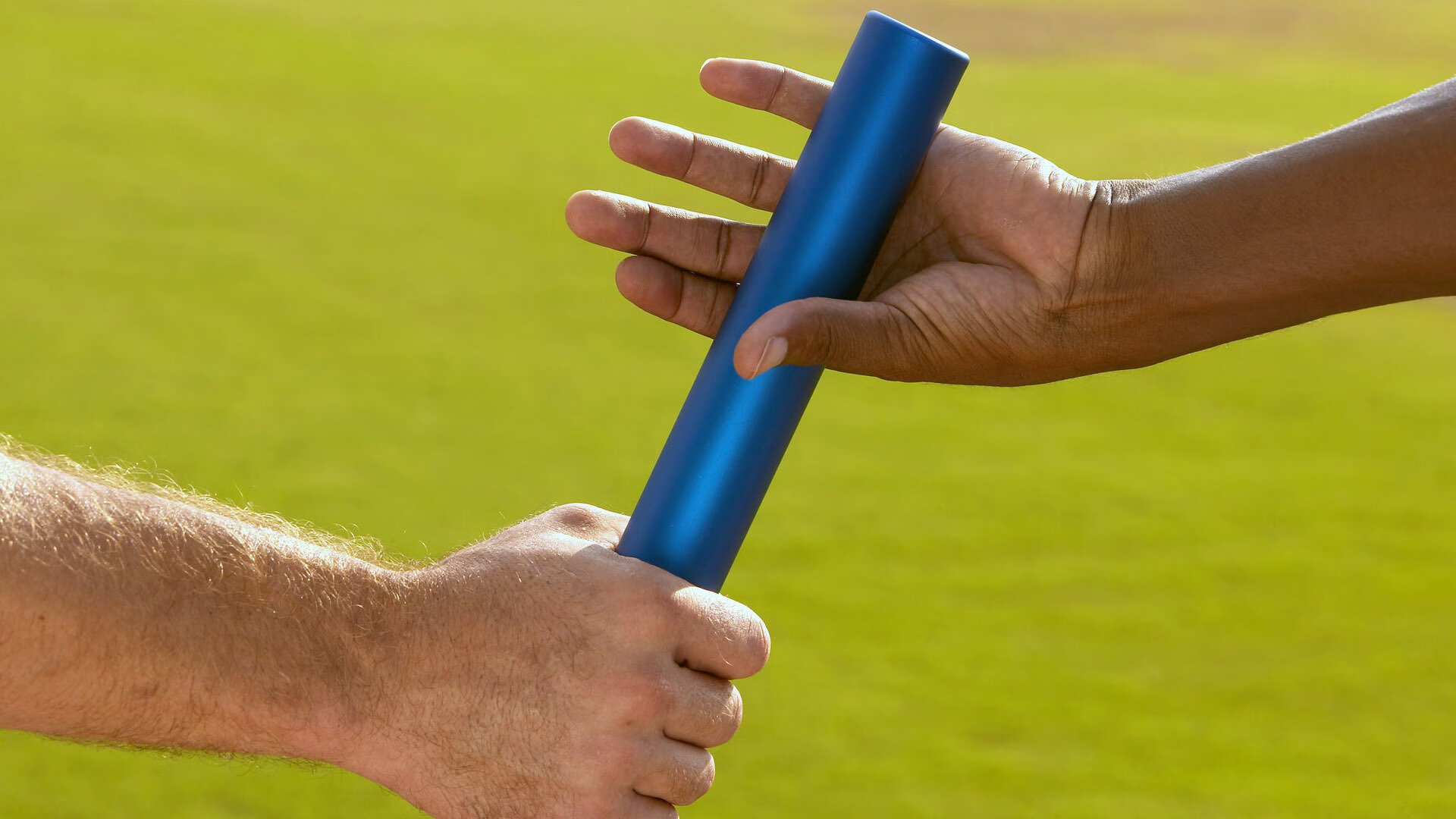 “校园足球赛事展现青少年的激情与才华”,校园足球赛事报道